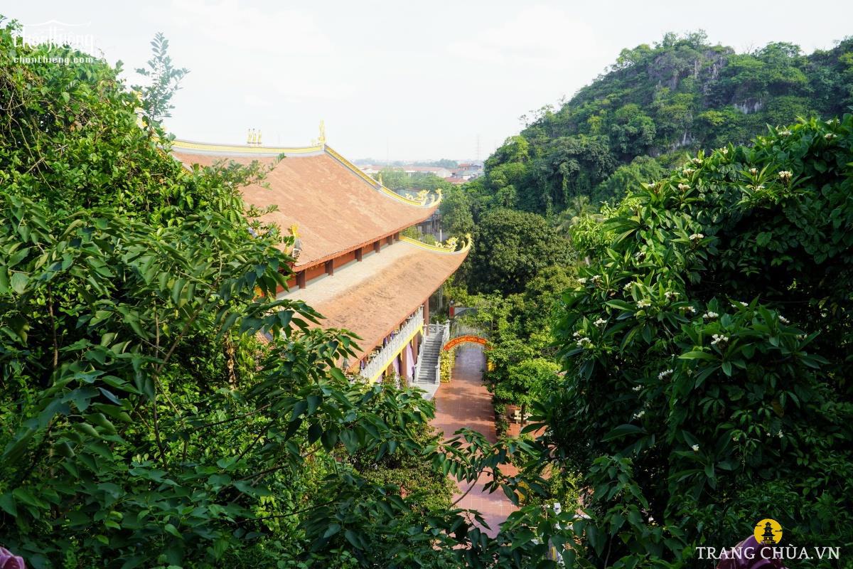 Chùa Hoa Vân - Đền Thượng - Động Hoàng Xá là điểm đến tâm linh hấp dẫn, nơi du khách và Quý Phật tử có thể tìm về sự bình yên trong tâm hồn, đồng thời khám phá những giá trị lịch sử, văn hóa độc đáo.