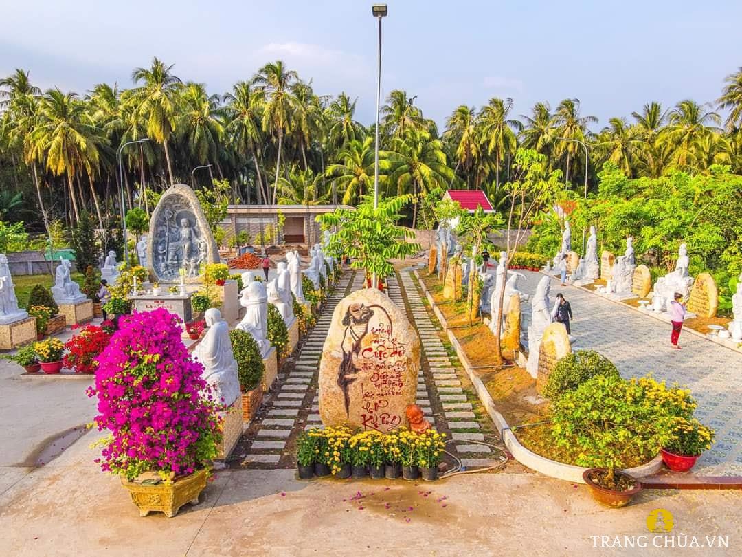 Chùa Liên Hoa Điểm đến tâm linh thanh tịnh tại Chợ Gạo, Tiền Giang