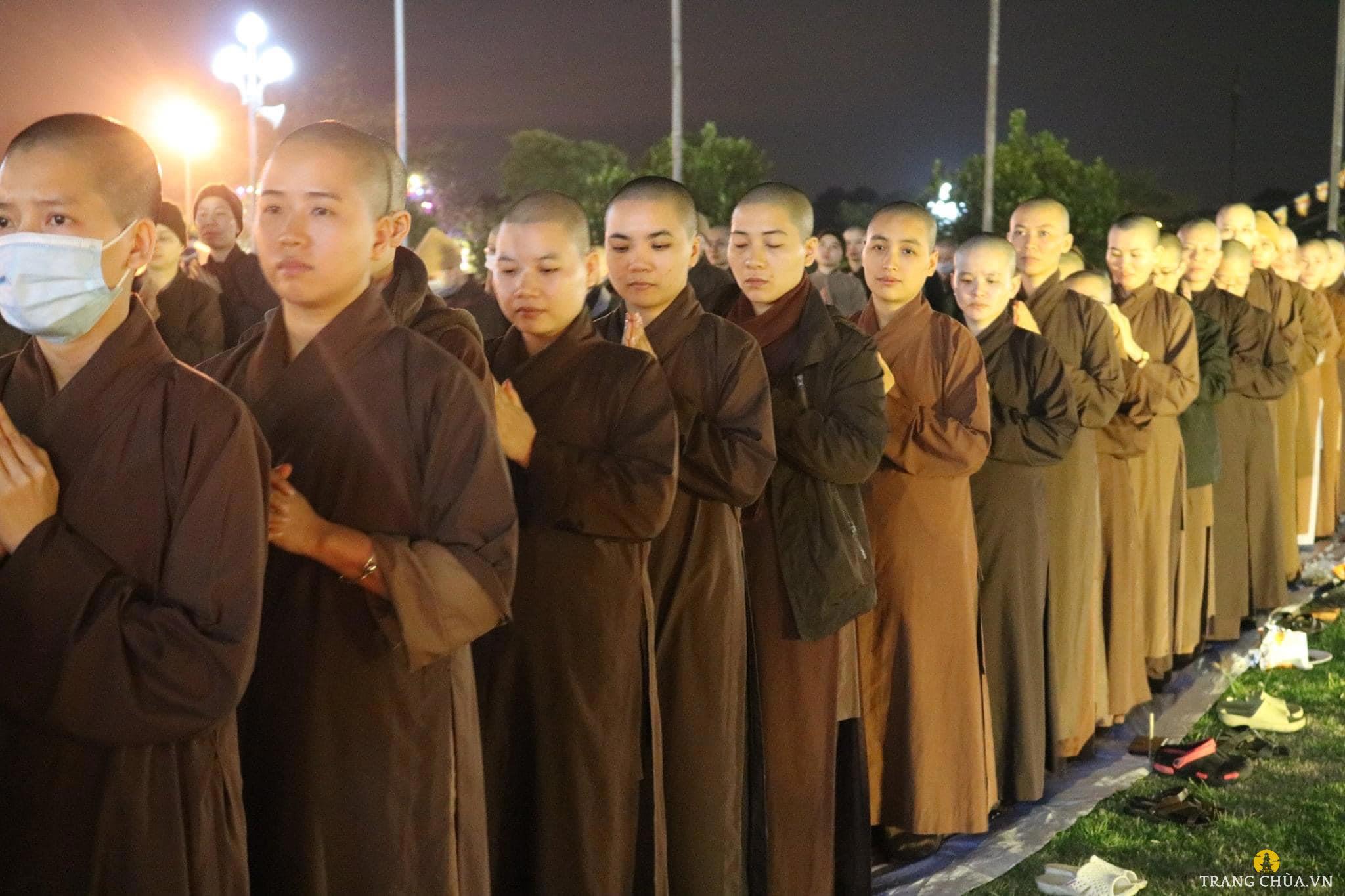 Lễ hội truyền thống: Lễ hội truyền thống của chùa Ngọc Hồi thường diễn ra vào ngày 15 tháng 3 âm lịch, nhằm tưởng nhớ công đức của ba anh em Bảo Công, Ả Mô nương và Nhị Mô nương.