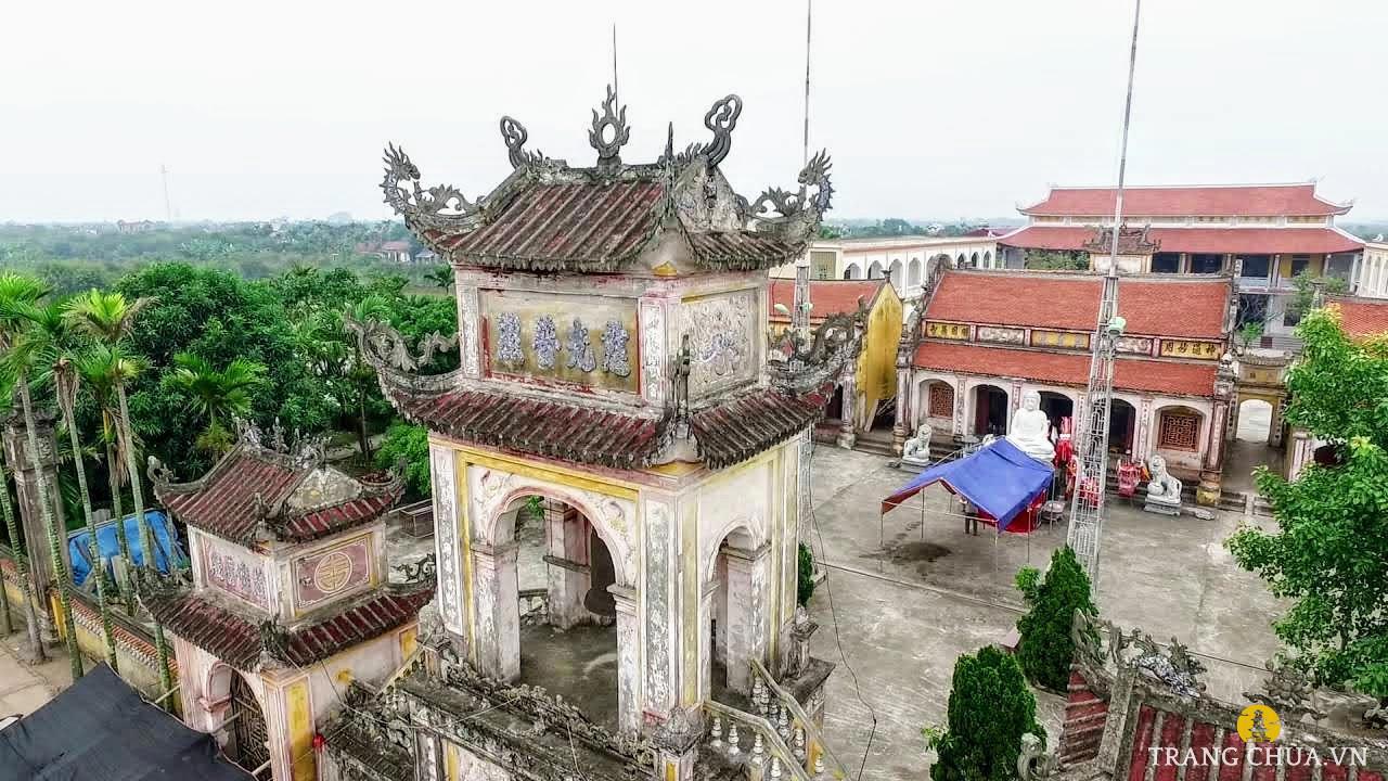 Quần thể di tích Đền – Chùa Quế Phương được khởi công xây dựng vào năm Duy Tân thứ 6 (1912) và hoàn thành vào năm 1918.