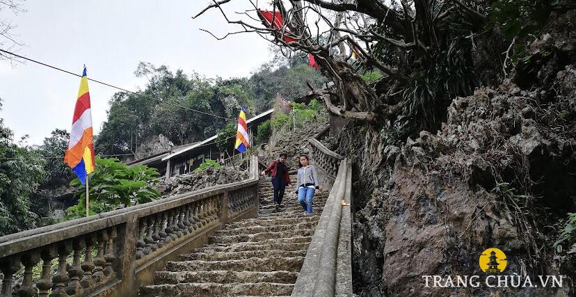 Chùa Tuyết Sơn là nơi diễn ra nhiều hoạt động lễ hội truyền thống, thu hút đông đảo người dân và du khách thập phương tham gia.