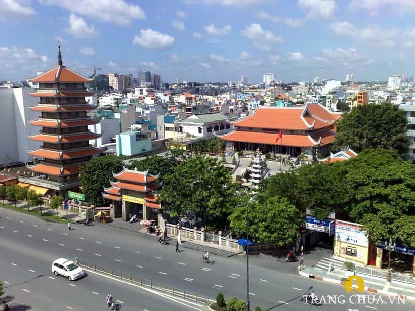 Ngoài kiến trúc độc đáo, chùa Vĩnh Nghiêm còn là nơi lưu giữ nhiều hiện vật và di tích có giá trị lịch sử và văn hóa.