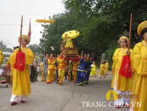 Đền Sơn Hải nằm tại số 16, ngõ 53, đường Bạch Đằng, phường Chương Dương, quận Hoàn Kiếm, Hà Nội.