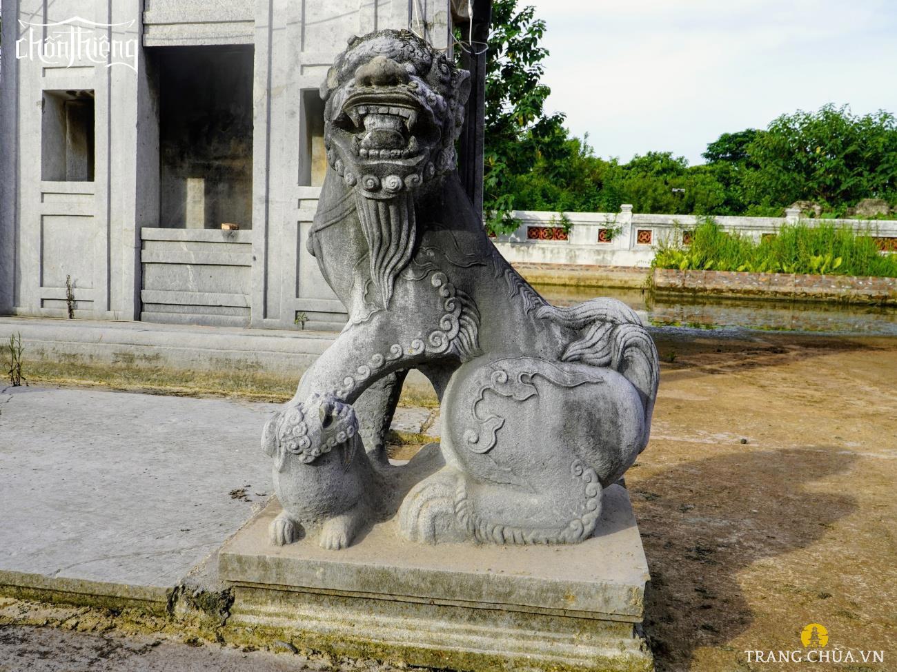 Lăng đá Quận Vân tọa lạc tại xã Vân Tảo, huyện Thường Tín, thành phố Hà Nội.